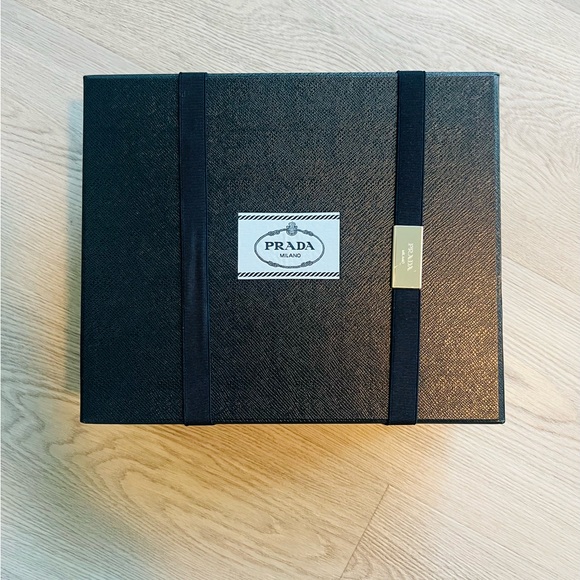 Prada nylon bucket bag - Picture 4 of 4